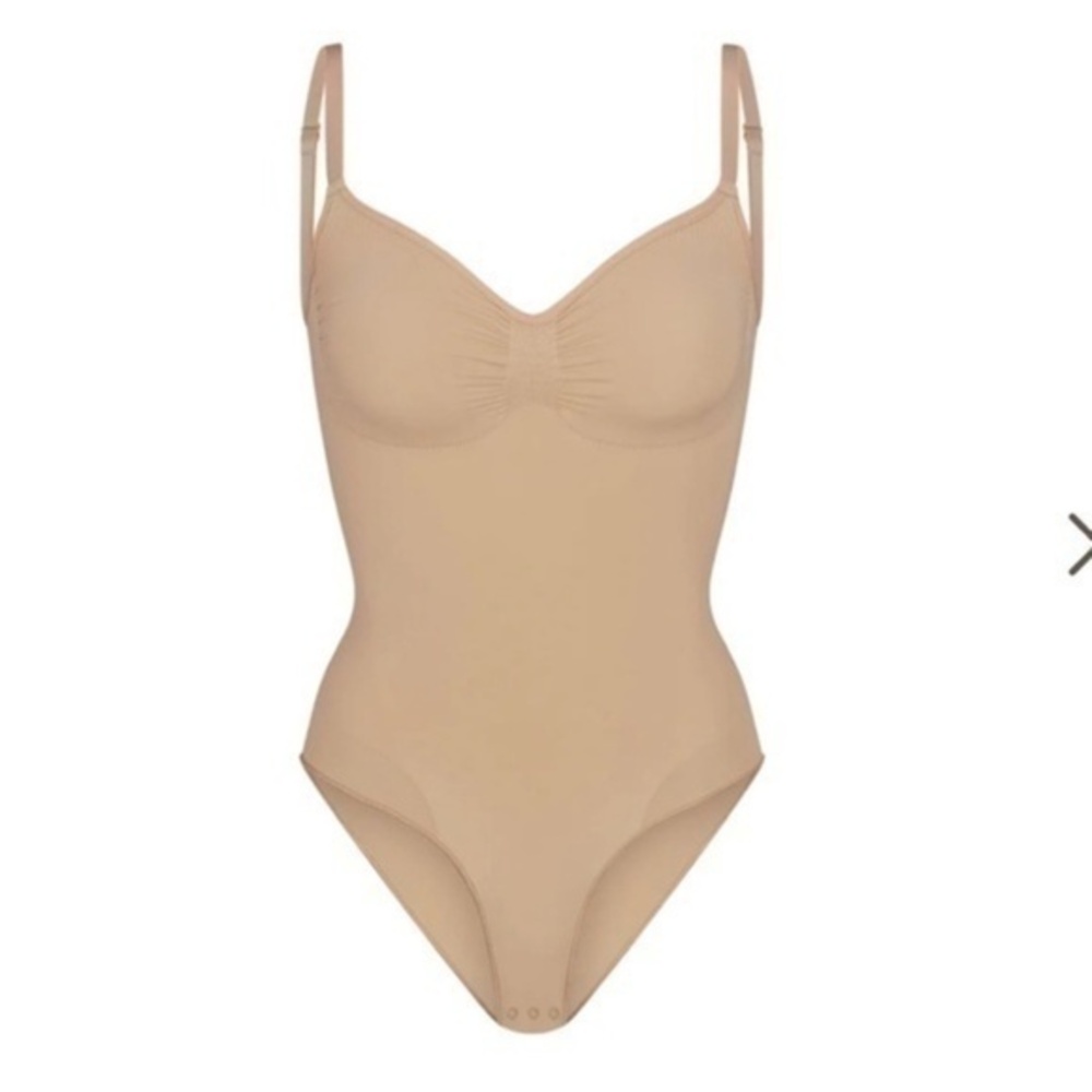 SKIMS BODYSUITS SEAMLESS SCULPT BRIEF BODYSUIT BEIGE CLAY SMALL
